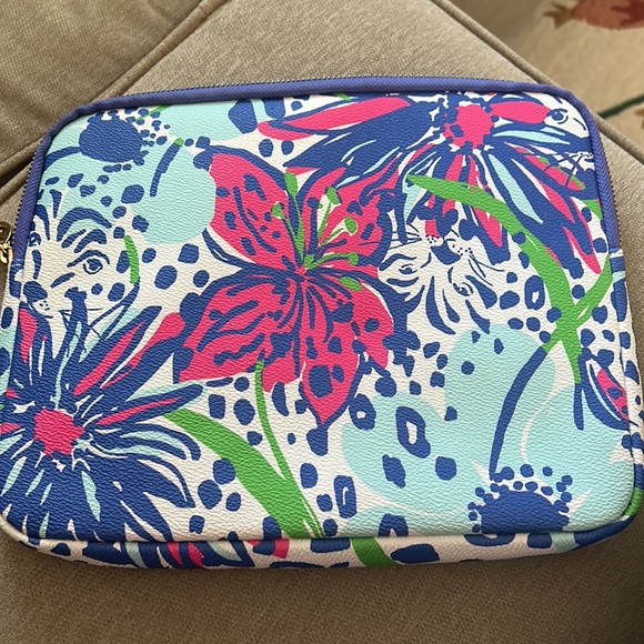 Lilly Pulitzer “In The Garden” Jaguar Floral Tablet Case - Picture 4 of 4